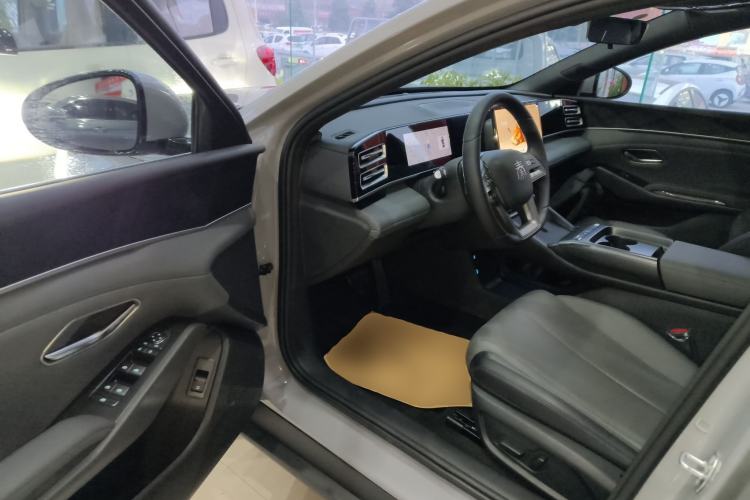 Used BYD Qin L 2026 DM-i 128KM Leading Edition Driver Seat