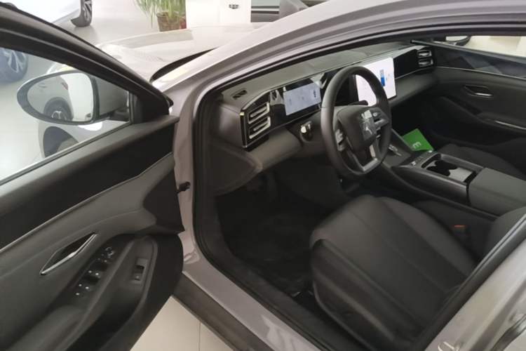 Used BYD Qin L 2026 DM-i 128KM Leading Edition Driver Seat