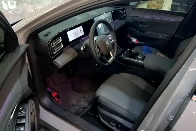 Used BYD Qin L 2026 Model DM-i 210KM Cloud Suspension Version Driver Seat