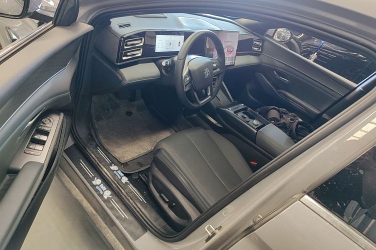 Used BYD Qin L 2026 Model DM-i 210KM Cloud Suspension Version Driver Seat