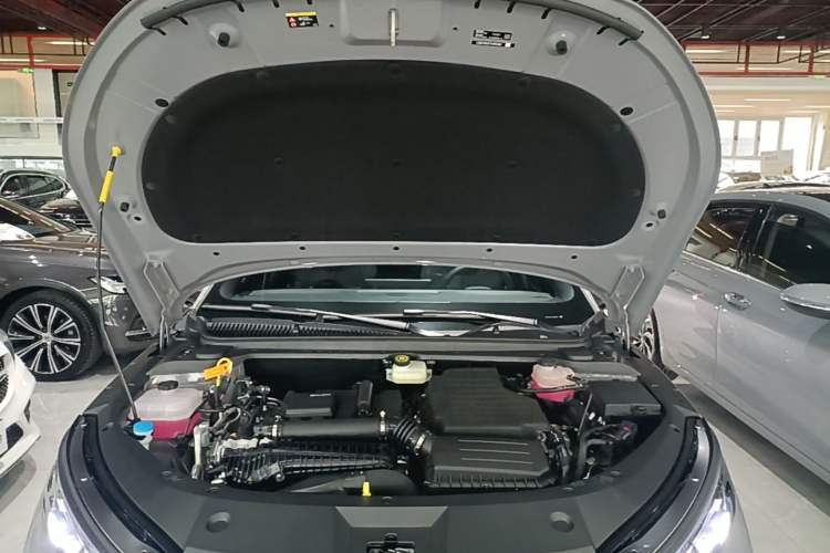 Used BYD Qin L 2026 Model DM-i 210KM Beyond Version Engine Bay