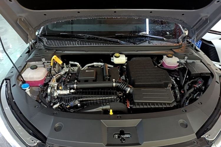Used BYD Qin L 2026 Model DM-i 210KM Cloud Suspension Version Engine Bay