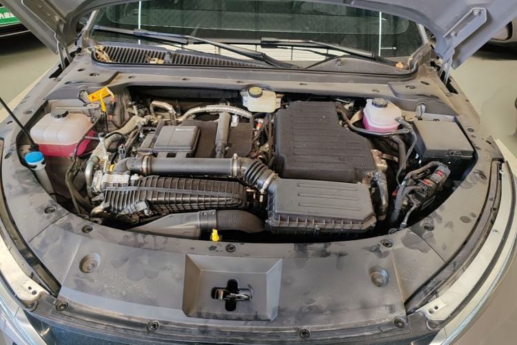 Used BYD Qin L 2026 Model DM-i 210KM Cloud Suspension Version Engine Bay