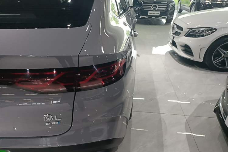 Used BYD Qin L 2026 Model DM-i 210KM Beyond Version Exterior 3
