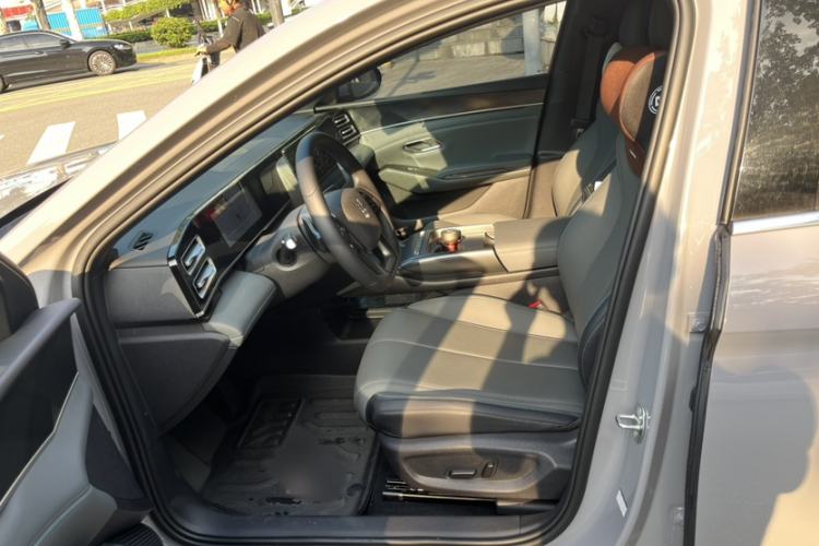 Used BYD Qin L 2026 Model DM-i 210KM Beyond Version Exterior 4