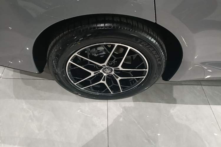 Used BYD Qin L 2026 Model DM-i 210KM Beyond Version Exterior 5