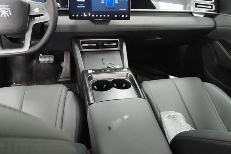 Used BYD Qin L 2026 DM-i 128KM Leading Edition Gear Lever