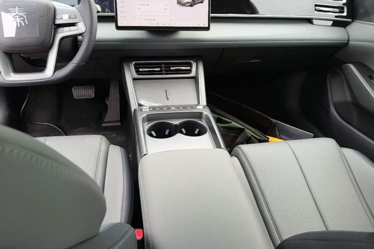 Used BYD Qin L 2026 DM-i 128KM Leading Edition Gear Lever