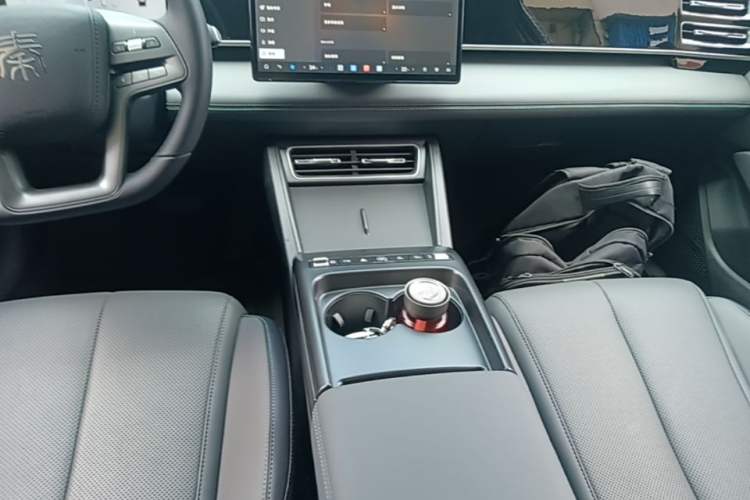 Used BYD Qin L 2026 Model DM-i 210KM Beyond Version Gear Lever