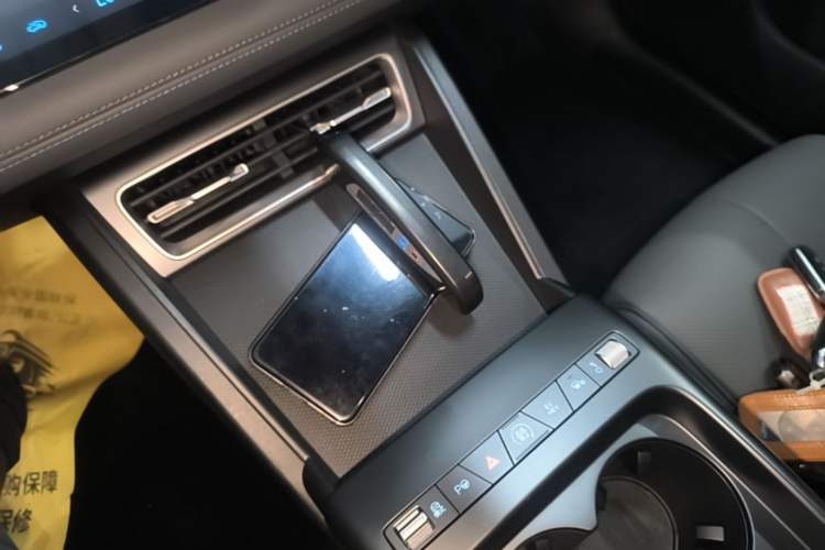 Used BYD Qin L 2026 Model DM-i 210KM Beyond Version Gear Lever