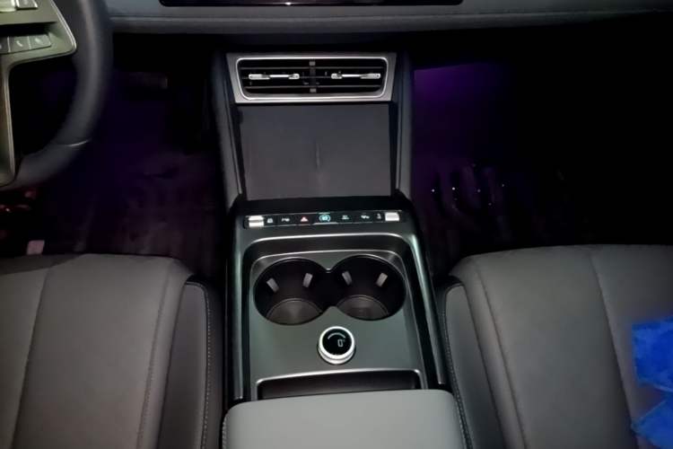 Used BYD Qin L 2026 Model DM-i 210KM Cloud Suspension Version Gear Lever
