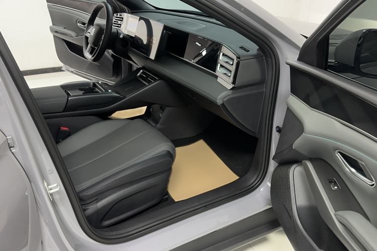 Used BYD Qin L 2026 DM-i 128KM Leading Edition Interior 1