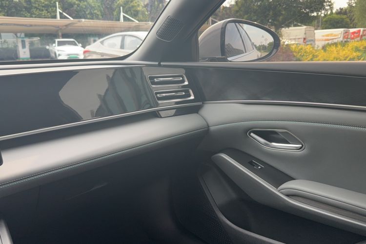 Used BYD Qin L 2026 DM-i 128KM Leading Edition Interior 1