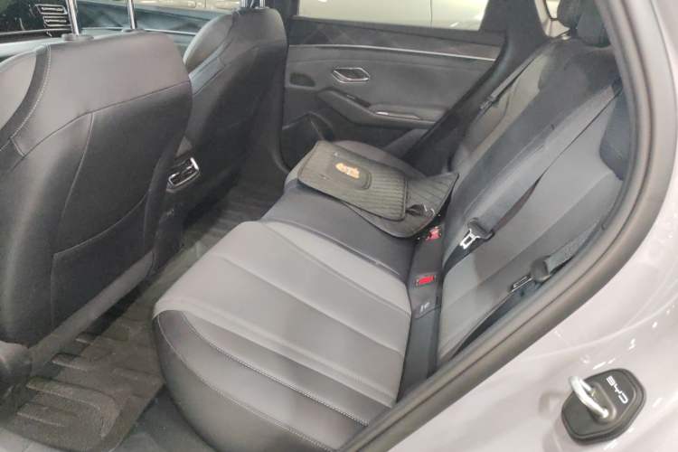 Used BYD Qin L 2026 DM-i 128KM Leading Edition Interior 4