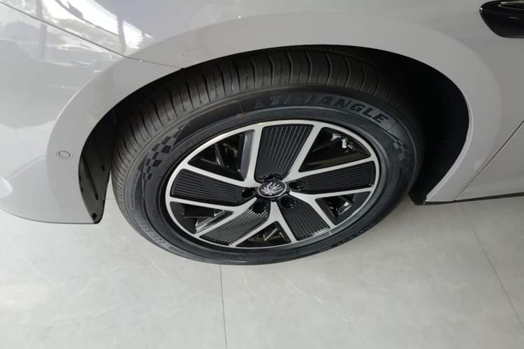 Used BYD Qin L 2026 DM-i 128KM Leading Edition Left Front Wheel Hub