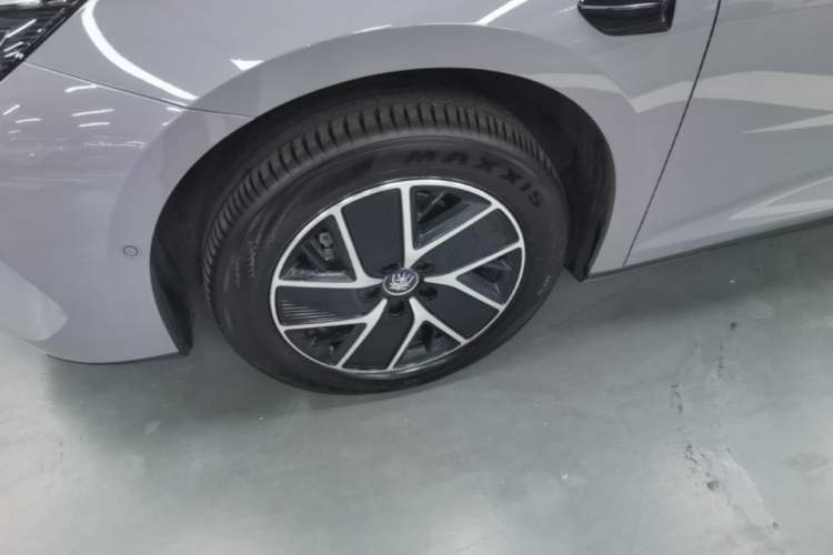 Used BYD Qin L 2026 DM-i 128KM Leading Edition Left Front Wheel Hub