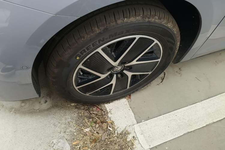 Used BYD Qin L 2026 DM-i 128KM Leading Edition Left Front Wheel Hub