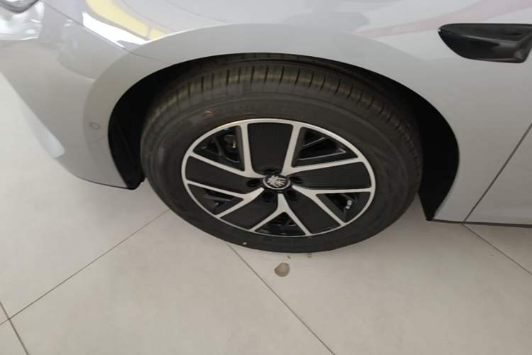 Used BYD Qin L 2026 DM-i 128KM Leading Edition Left Front Wheel Hub