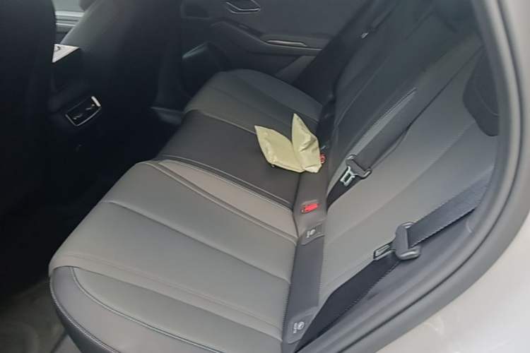 Used BYD Qin L 2026 Model DM-i 210KM Beyond Version Left Rear Seat