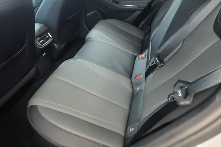 Used BYD Qin L 2026 Model DM-i 210KM Beyond Version Left Rear Seat