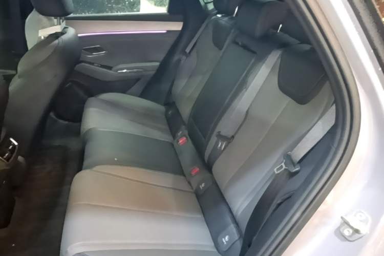 Used BYD Qin L 2026 Model DM-i 210KM Cloud Suspension Version Left Rear Seat