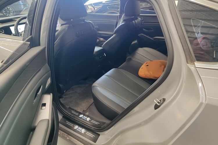 Used BYD Qin L 2026 Model DM-i 210KM Cloud Suspension Version Left Rear Seat
