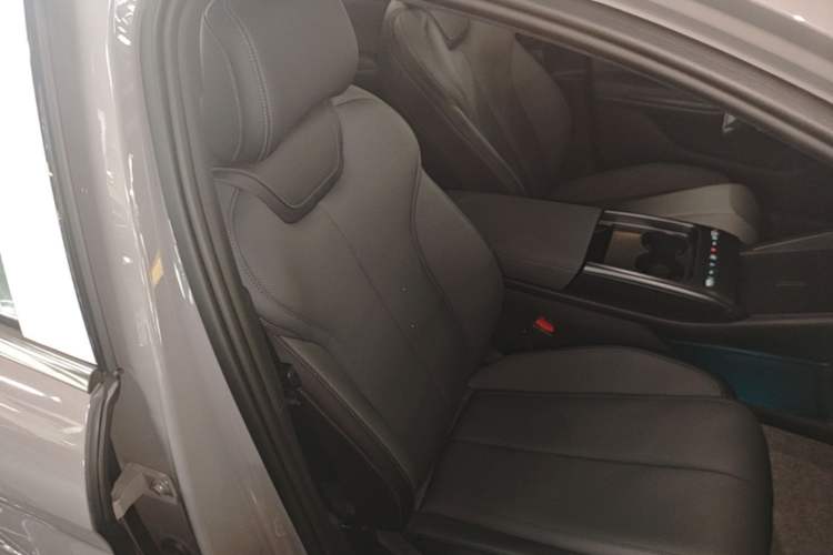 Used BYD Qin L 2026 Model DM-i 210KM Beyond Version Right Front Seat