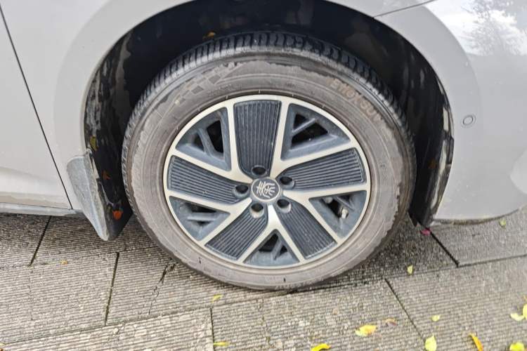 Used BYD Qin L 2026 DM-i 128KM Leading Edition Right Front Wheel Hub