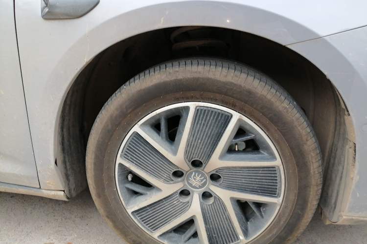 Used BYD Qin L 2026 DM-i 128KM Leading Edition Right Front Wheel Hub