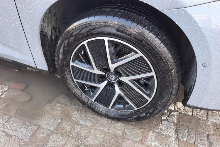 Used BYD Qin L 2026 DM-i 128KM Leading Edition Right Front Wheel Hub