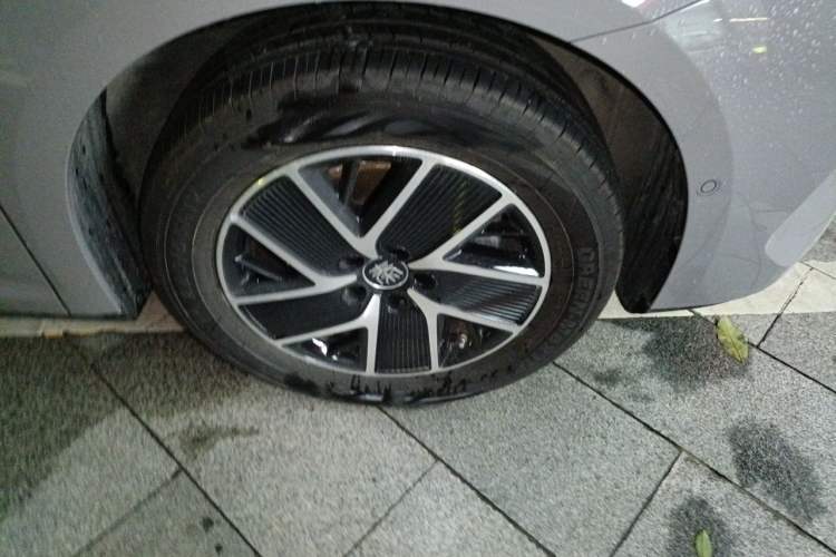 Used BYD Qin L 2026 DM-i 128KM Leading Edition Right Front Wheel Hub
