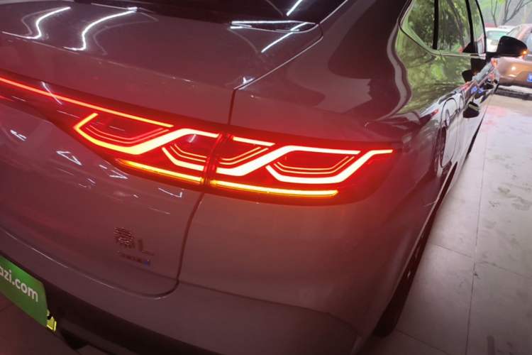 Used BYD Qin L 2026 Model DM-i 210KM Beyond Version Right Rear Taillight