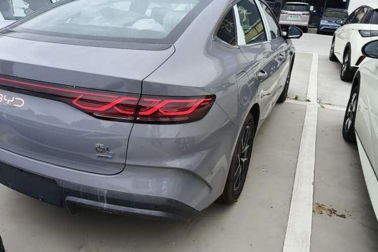 Used BYD Qin L 2026 DM-i 128KM Leading Edition Right Rear Taillight