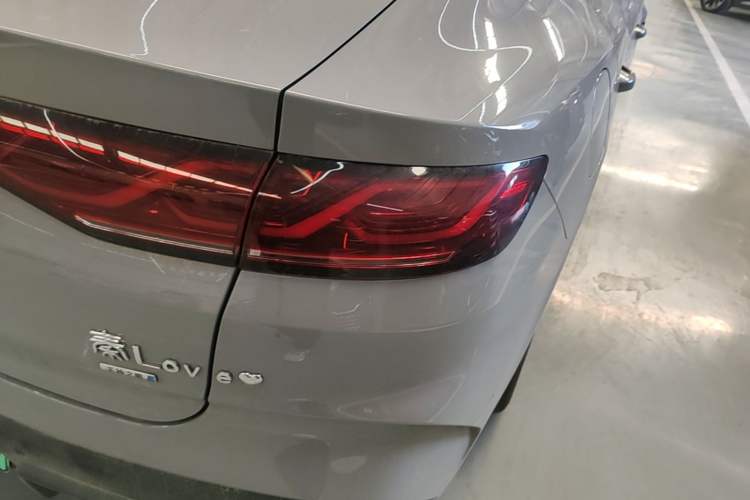 Used BYD Qin L 2026 Model DM-i 210KM Cloud Suspension Version Right Rear Taillight
