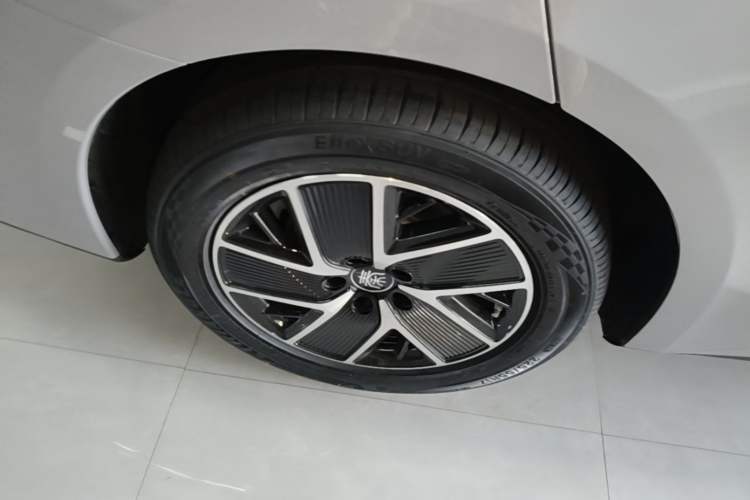 Used BYD Qin L 2026 DM-i 128KM Leading Edition Right Rear Wheel Hub