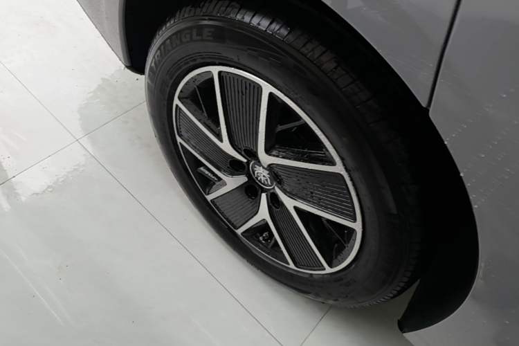 Used BYD Qin L 2026 DM-i 128KM Leading Edition Right Rear Wheel Hub