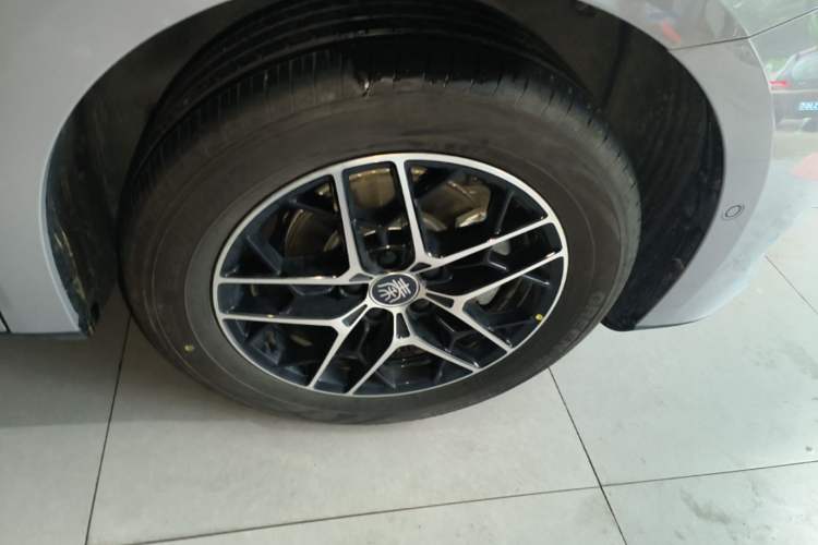 Used BYD Qin L 2026 Model DM-i 210KM Beyond Version Right Rear Wheel Hub