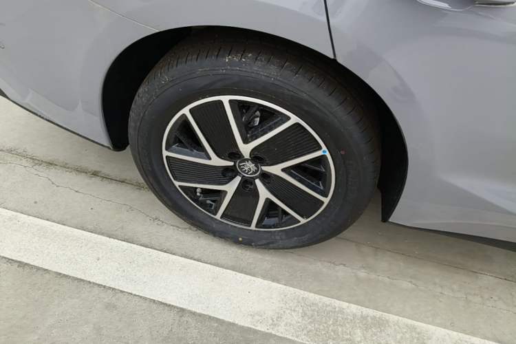 Used BYD Qin L 2026 DM-i 128KM Leading Edition Right Rear Wheel Hub
