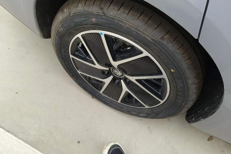 Used BYD Qin L 2026 DM-i 128KM Leading Edition Right Rear Wheel Hub