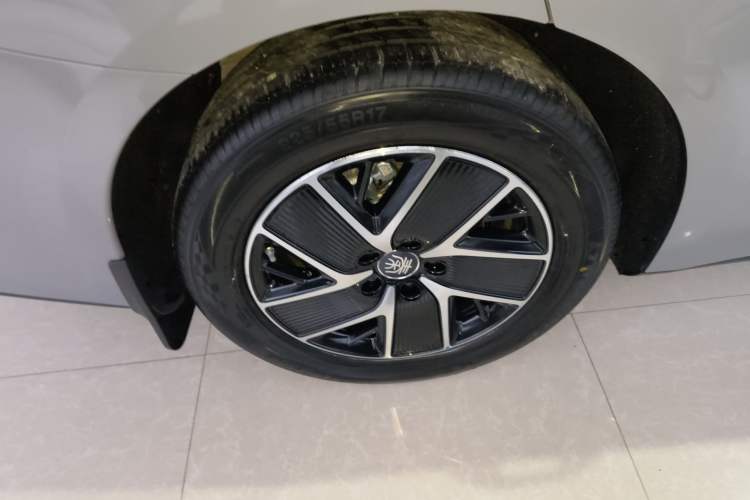 Used BYD Qin L 2026 DM-i 128KM Leading Edition Right Rear Wheel Hub