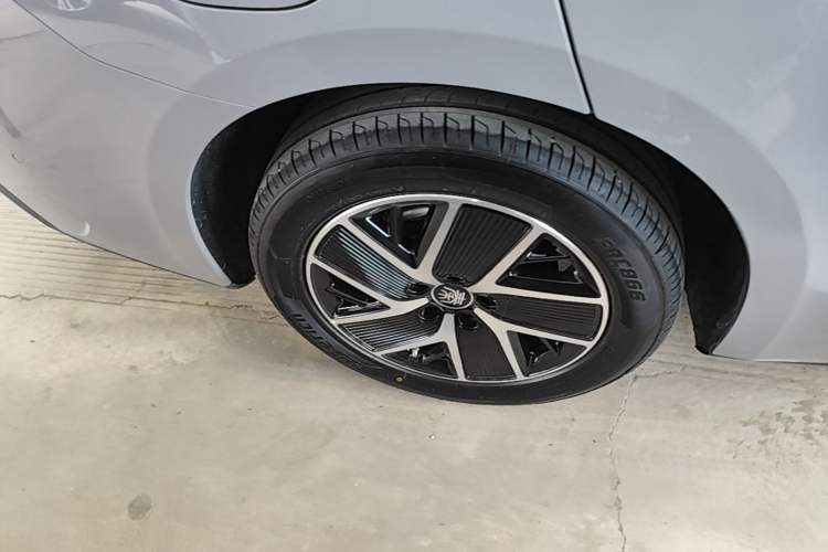Used BYD Qin L 2026 DM-i 128KM Leading Edition Right Rear Wheel Hub