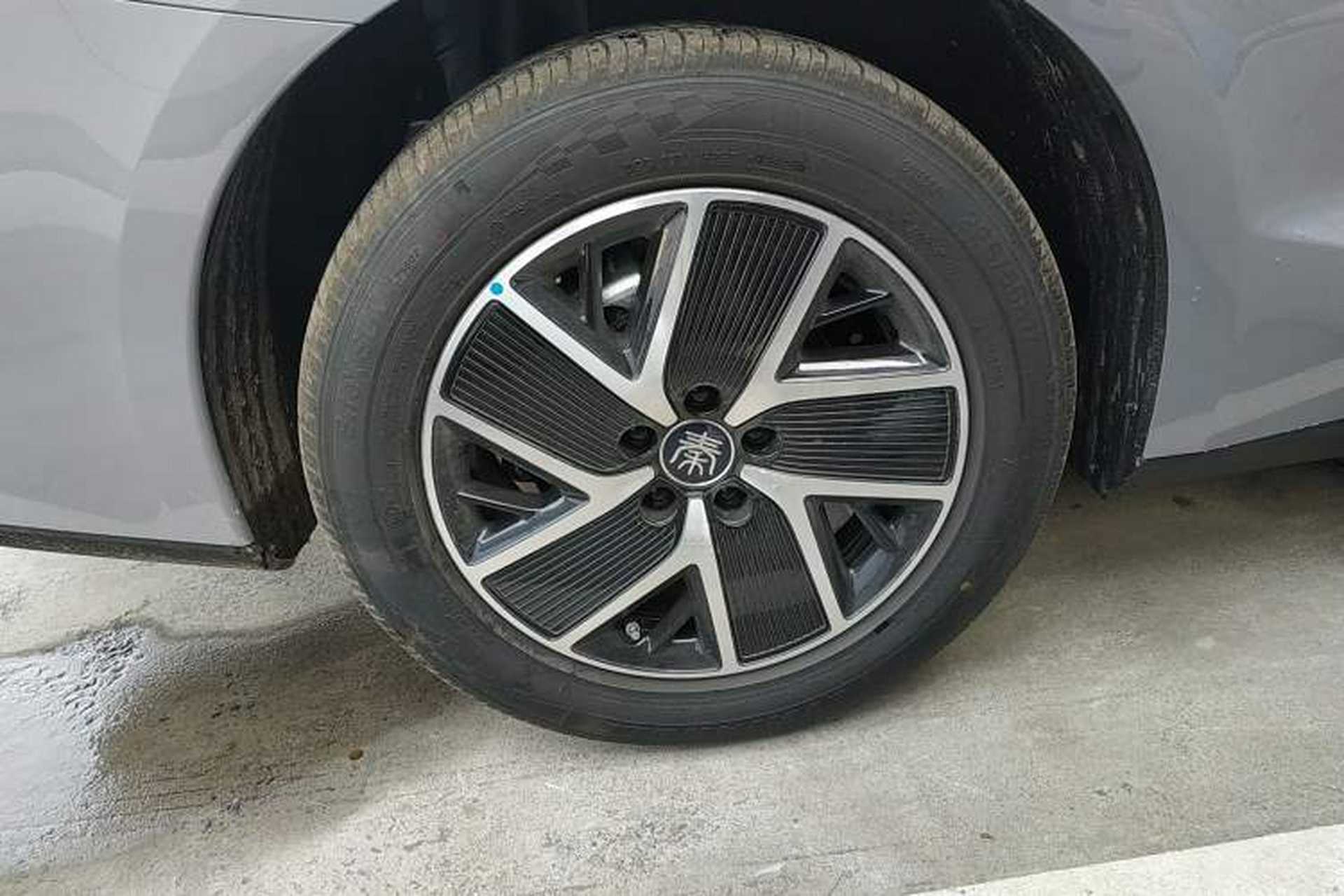 Used BYD Qin L 2026 DM-i 128KM Leading Edition Right Rear Wheel Hub