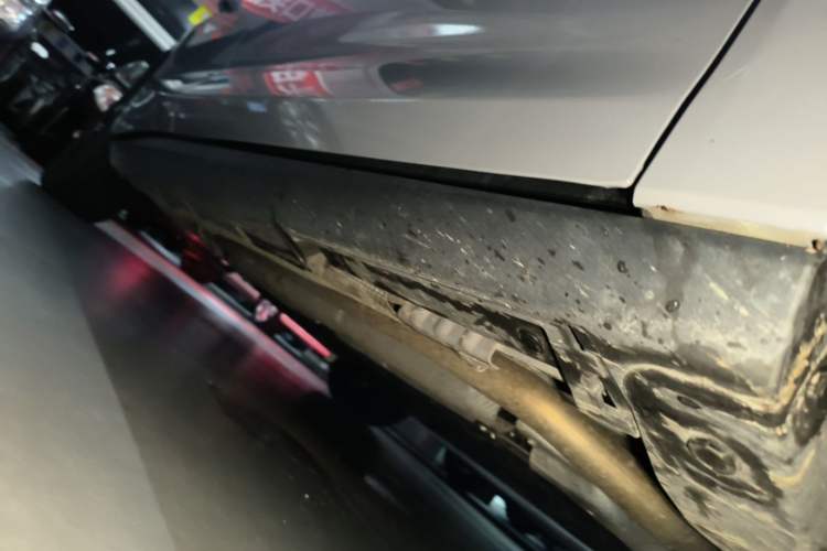 Used BYD Qin L 2026 Model DM-i 210KM Beyond Version Right Side Sill