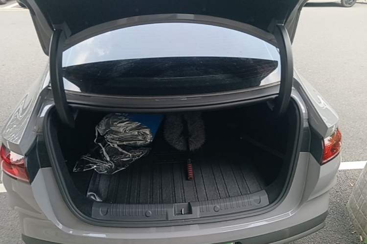Used BYD Qin L 2026 Model DM-i 210KM Beyond Version Trunk