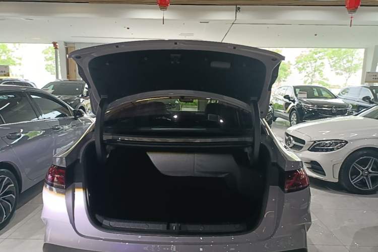 Used BYD Qin L 2026 Model DM-i 210KM Beyond Version Trunk