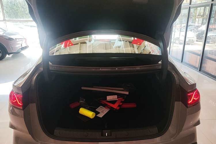 Used BYD Qin L 2026 DM-i 128KM Progressive Edition Trunk