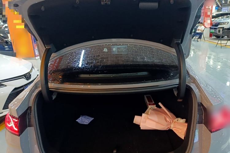Used BYD Qin L 2026 Model DM-i 210KM Cloud Suspension Version Trunk