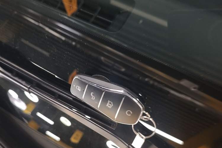 Used BYD Qin L 2026 Model DM-i 210KM Beyond Version Vehicle Key