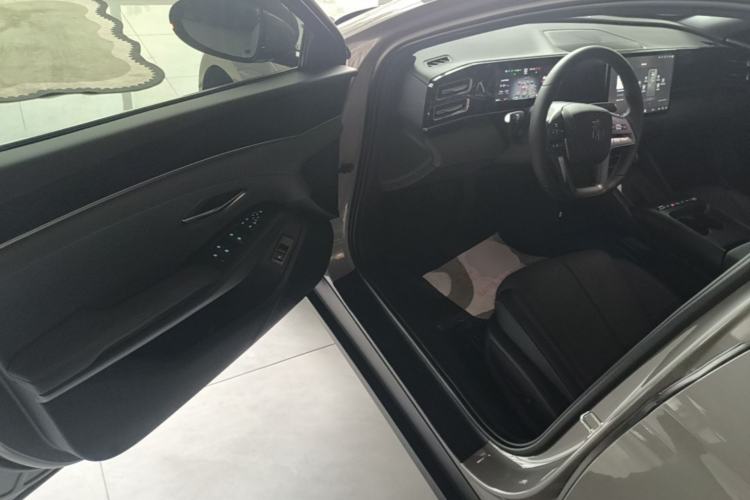 Used BYD Qin L 2026 Model DM-i 210KM Beyond Version Driver Seat