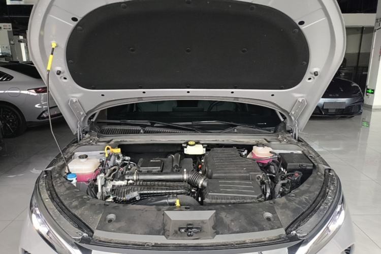 Used BYD Qin L 2026 Model DM-i 210KM Beyond Version Engine Bay